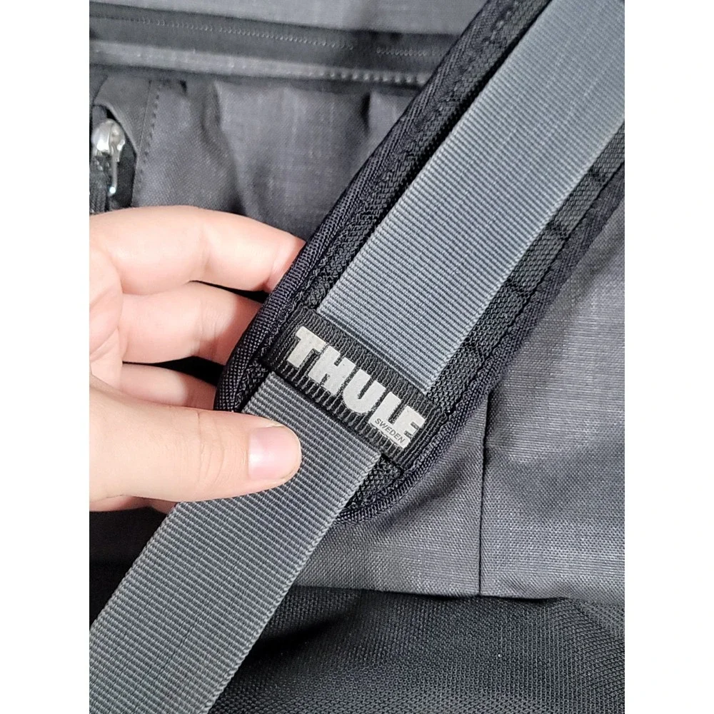 Thule Sweden Messenger Bag Padded Transit Work Crossbody Laptop Gray Cargo Strap